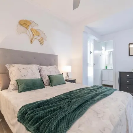 Lejlighed Modern 3 Slaapkamer Appartement, 10 Meter *
