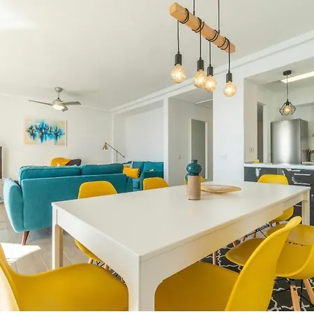 Modern 3 Slaapkamer Appartement, 10 Meter